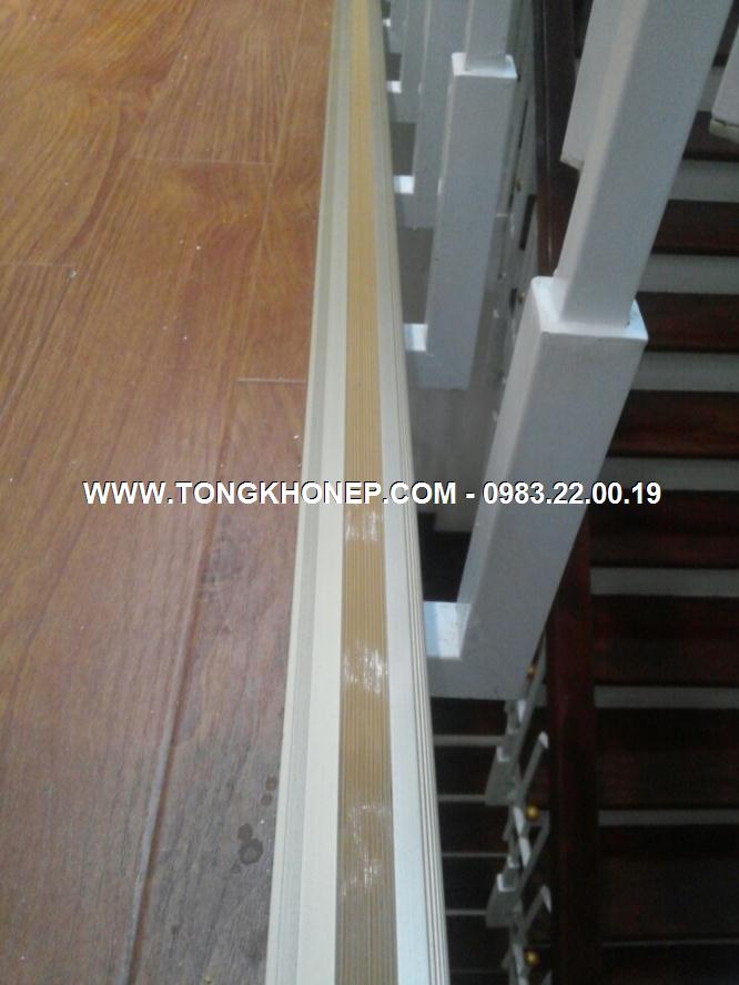 Nẹp cầu thang chống trơn - M107